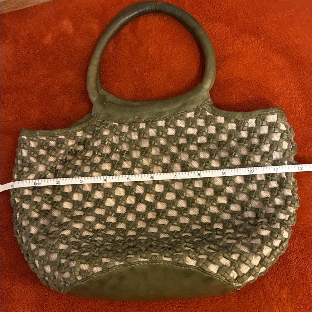 Elegant Woven Leather Handbag - Army Green and Cream - Picture 2 of 14